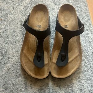 NWOT women’s Birkenstock sandals in black